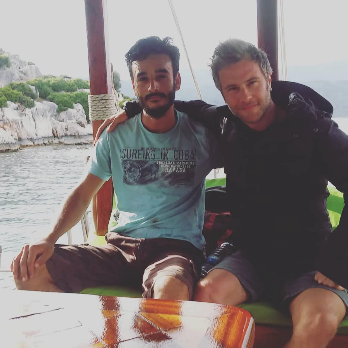 Halil Kaptan ve Özgür Çevik teknede birlikte